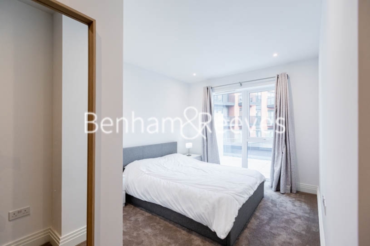 2  bedrooms flat to rent in Filmworks Walk, Ealing, W5-image 3