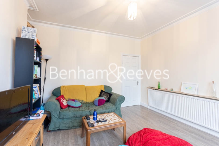2  bedrooms flat to rent in Kingsdown Avenue, Northfields, W13-image 1