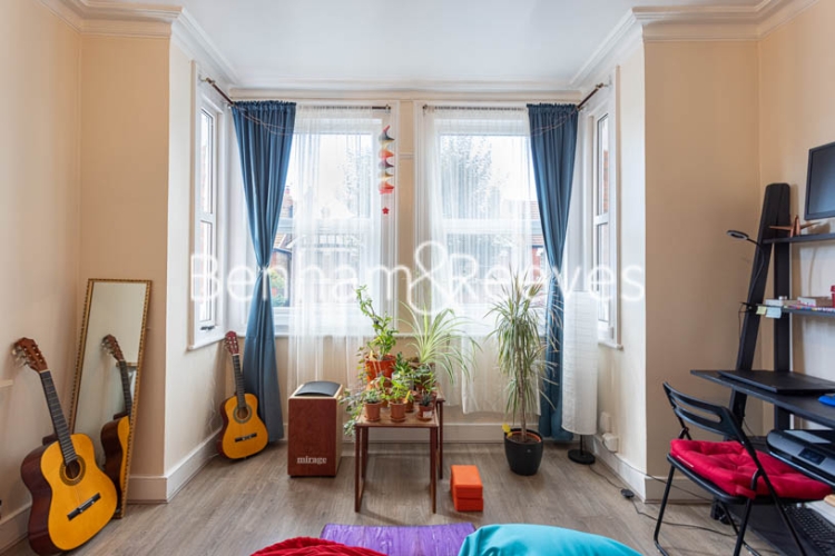 2 bedrooms flat to rent in Kingsdown Avenue, Northfields, W13-image 3