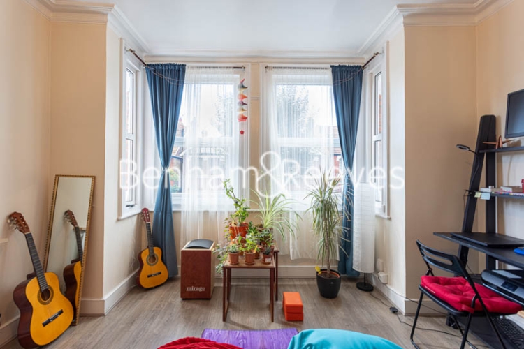 2  bedrooms flat to rent in Kingsdown Avenue, Northfields, W13-image 3