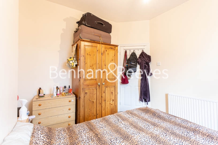 2 bedrooms flat to rent in Kingsdown Avenue, Northfields, W13-image 4
