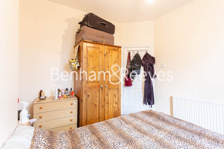 2  bedrooms flat to rent in Kingsdown Avenue, Northfields, W13-image 4