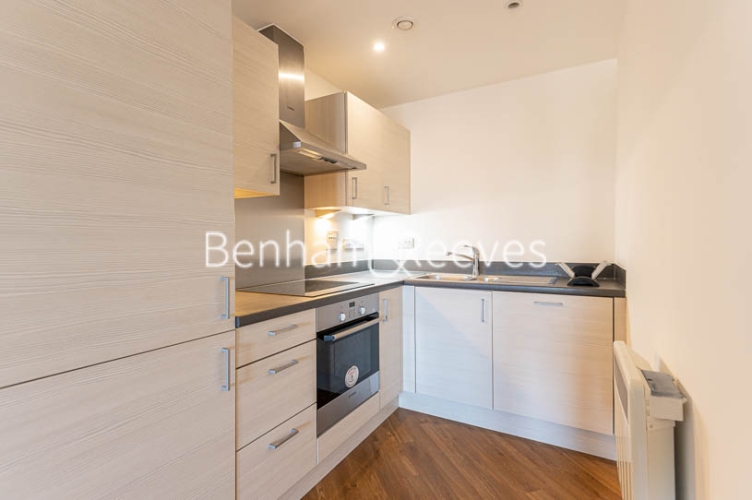 1 bedroom flat to rent in Bronnley Court, Acton, W3-image 2