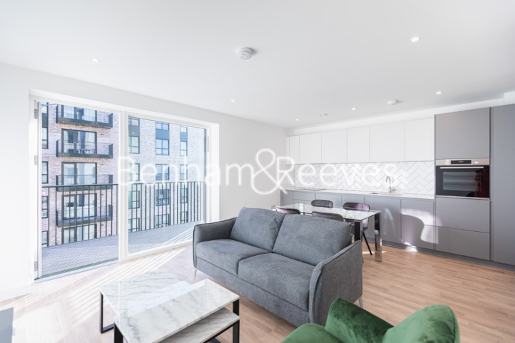 1 bedroom(s) flat to rent in Cedrus Avenue, Southall, UB1-image 1