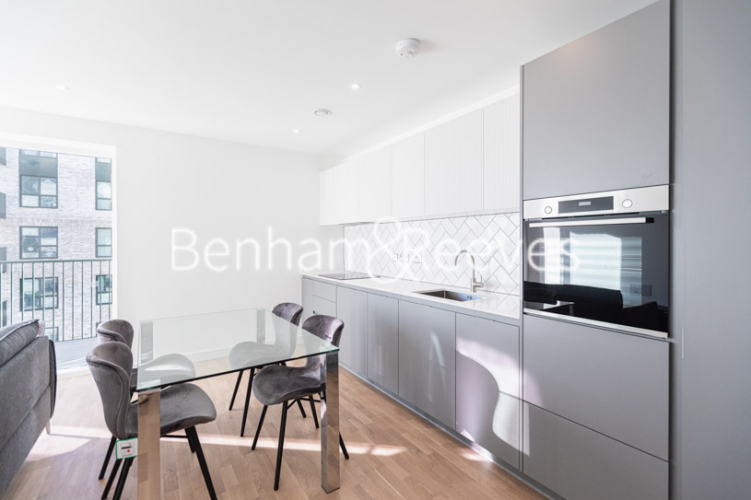 1 bedroom(s) flat to rent in Cedrus Avenue, Southall, UB1-image 8