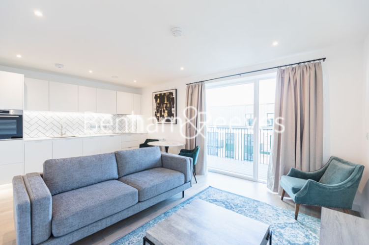 1 bedroom flat to rent in Cedrus Avenue, Southall, UB1-image 1