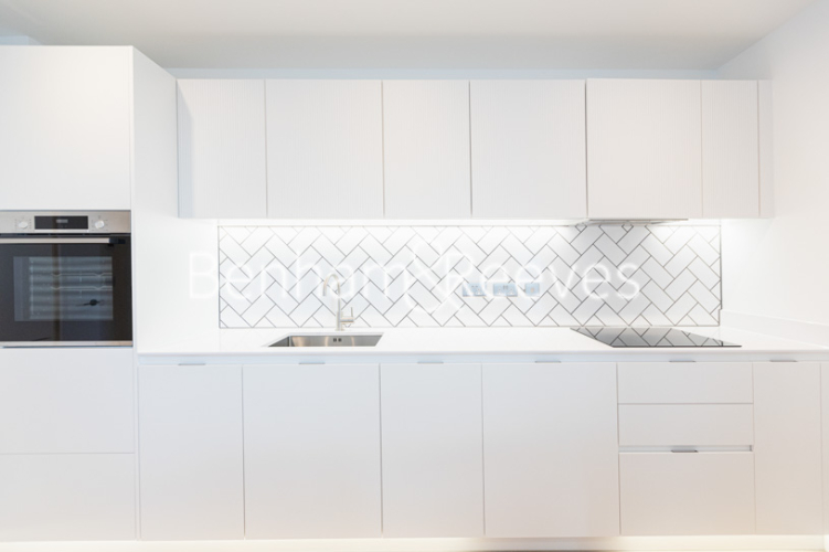 1  bedroom flat to rent in Cedrus Avenue, Southall, UB1-image 2