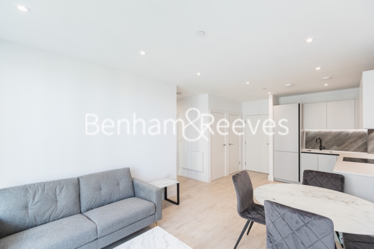 1  bedroom flat to rent in Memorial Avenue, Slough, SL1-image 1