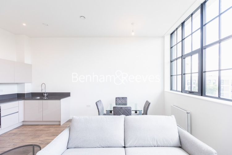 1  bedroom flat to rent in Carnation Gardens, Hayes, UB3-image 6
