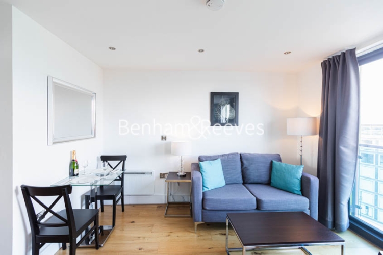 Studio flat to rent in Station Road, Hayes, UB3-image 1