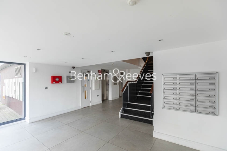 Studio flat to rent in Station Road, Hayes, UB3-image 10