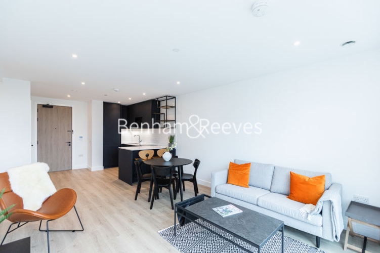 1 bedroom flat to rent in Beresford Avenue, Wembley, HA0-image 1
