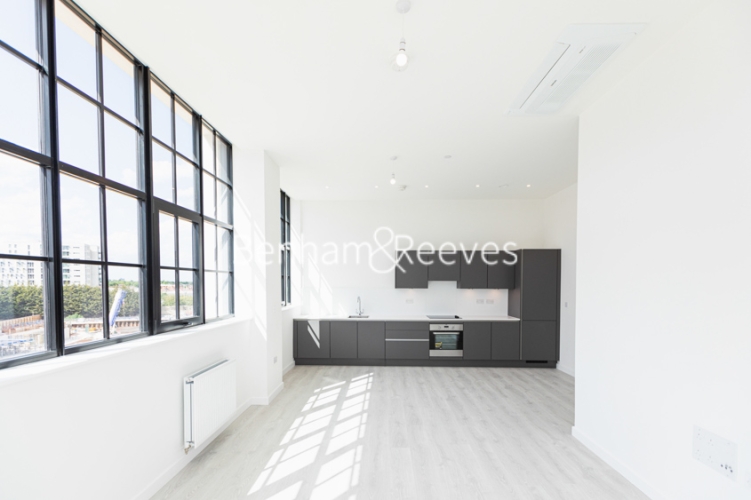 3  bedrooms flat to rent in Carnation Gardens, Hayes, UB3-image 10
