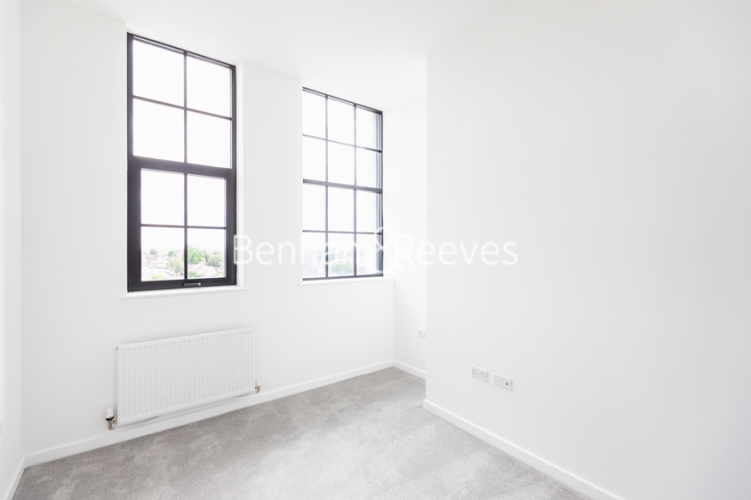 3  bedrooms flat to rent in Carnation Gardens, Hayes, UB3-image 11