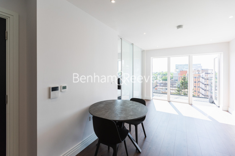 1 bedroom flat to rent in Filmworks Walk, Ealing, W5-image 1