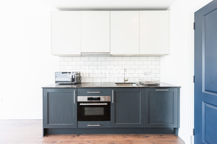1  bedroom flat to rent in Filmworks Walk, Ealing, W5-image 2
