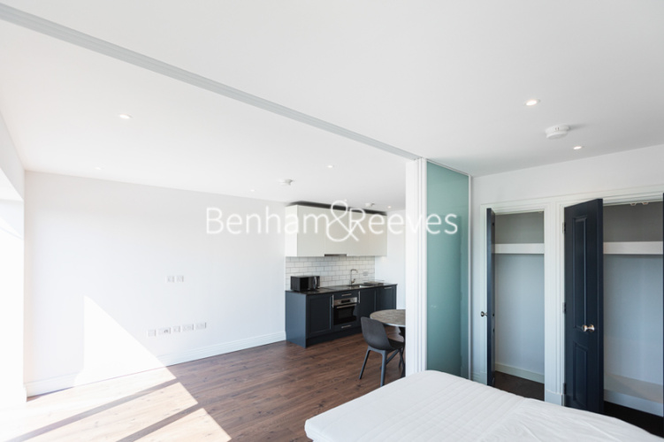 1 bedroom flat to rent in Filmworks Walk, Ealing, W5-image 12