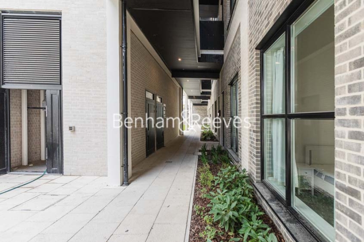 1  bedroom flat to rent in Carnation Gardens, Hayes, UB3-image 11