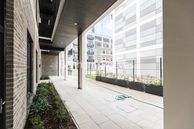 1  bedroom flat to rent in Carnation Gardens, Hayes, UB3-image 12