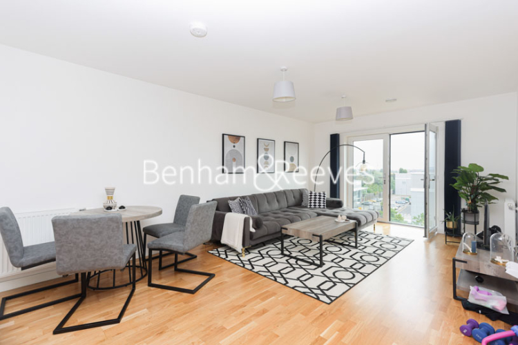 2  bedrooms flat to rent in Lakeside Drive, Park Royal, NW10-image 1