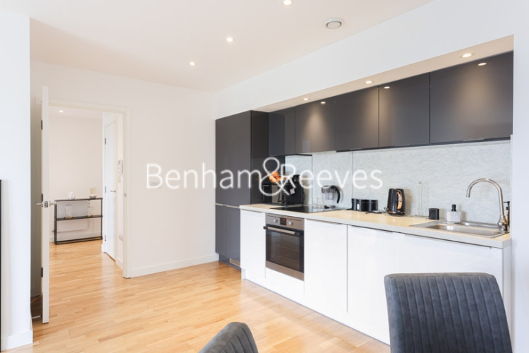 2 bedrooms flat to rent in Lakeside Drive, Park Royal, NW10-image 2