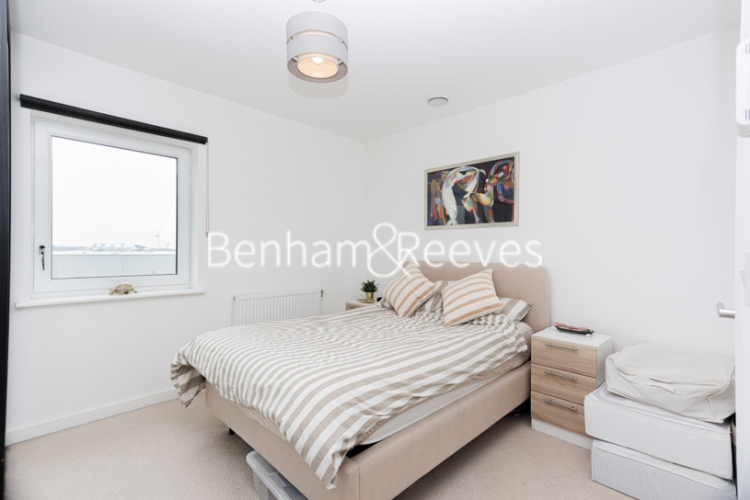 2 bedrooms flat to rent in Lakeside Drive, Park Royal, NW10-image 3