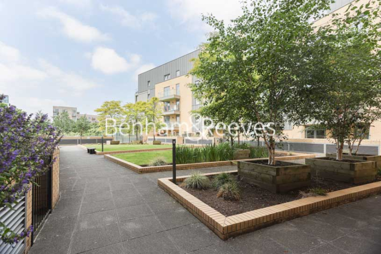 2  bedrooms flat to rent in Lakeside Drive, Park Royal, NW10-image 25