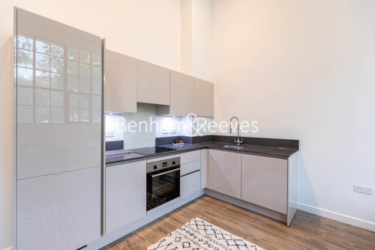 1 bedroom flat to rent in Carnation Gardens, Hayes, UB3-image 2