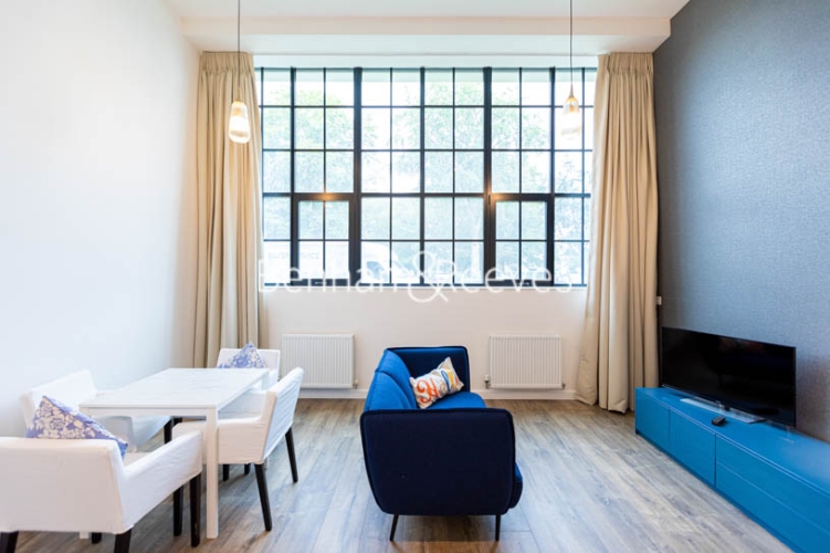 1  bedroom flat to rent in Carnation Gardens, Hayes, UB3-image 3