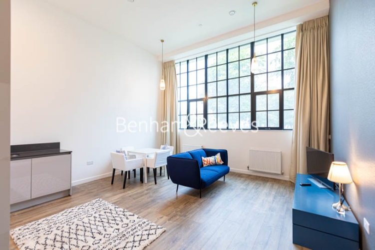 1  bedroom flat to rent in Carnation Gardens, Hayes, UB3-image 7