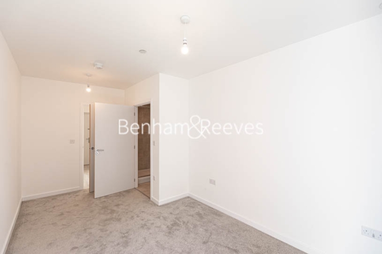 2 bedrooms flat to rent in East Acton Lane, Acton, W3-image 3