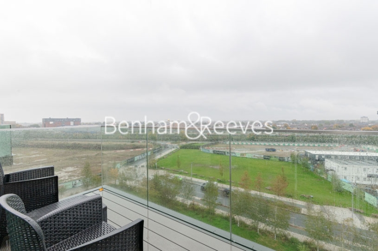 2 bedrooms flat to rent in Greenleaf Walk, Southall, UB1-image 5