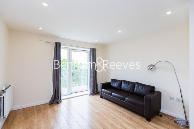 1  bedroom flat to rent in Rosemont Road, Acton, W3-image 1