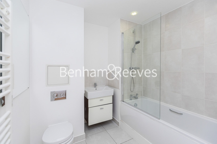 1 bedroom flat to rent in Rosemont Road, Acton, W3-image 4