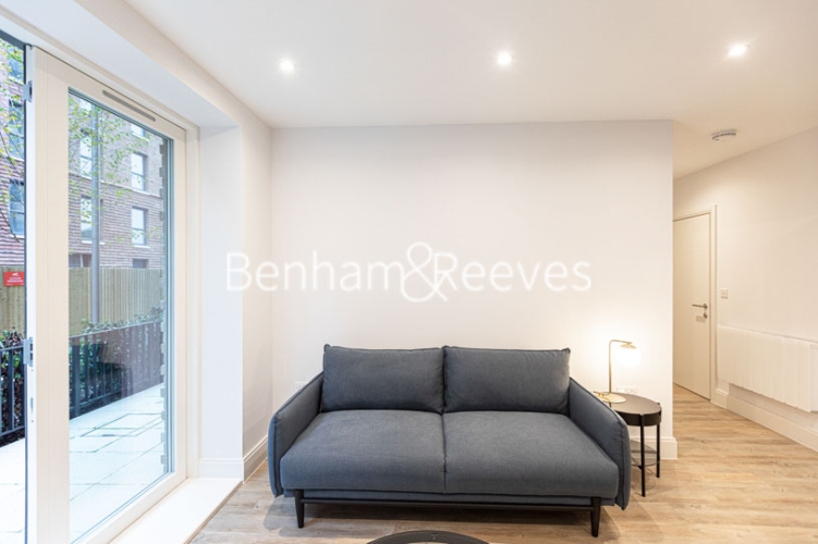 1 bedroom flat to rent in Memorial Avenue, Slough, SL1-image 1