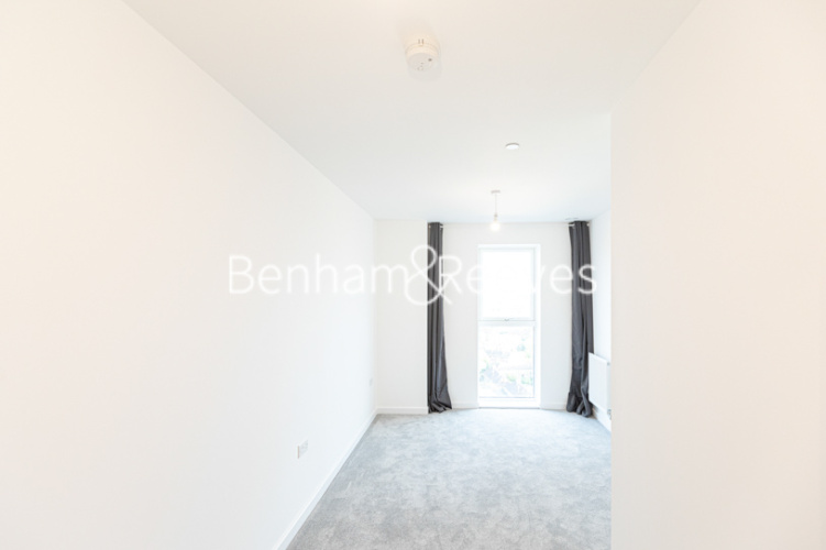 2 bedrooms flat to rent in East Acton Lane, Acton, W3-image 3