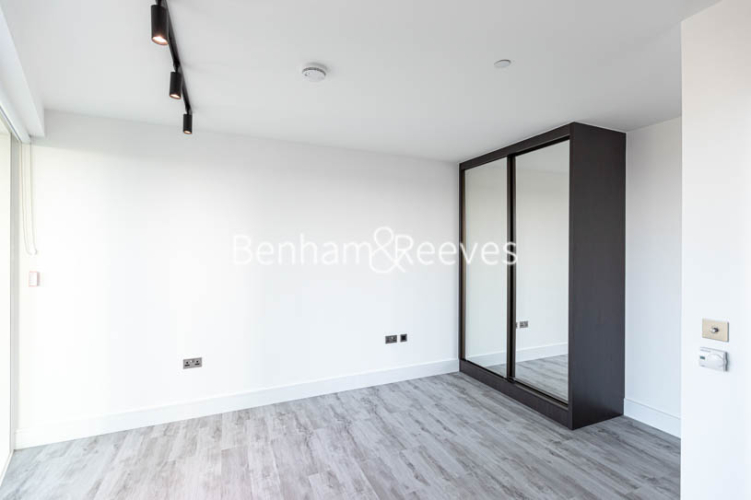 1 bedroom flat to rent in Portal Way, Acton, W3-image 3