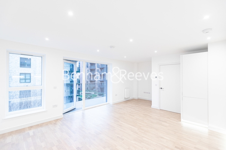 2 bedrooms flat to rent in Greenleaf Walk, Southall, UB1-image 1