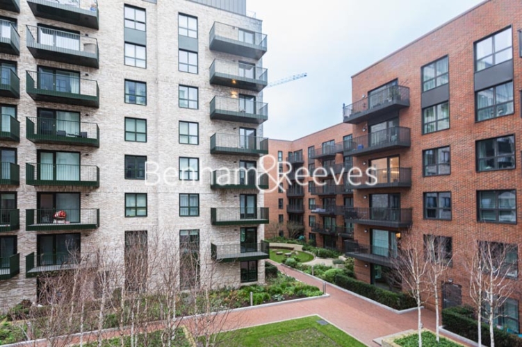 2 bedrooms flat to rent in Greenleaf Walk, Southall, UB1-image 6