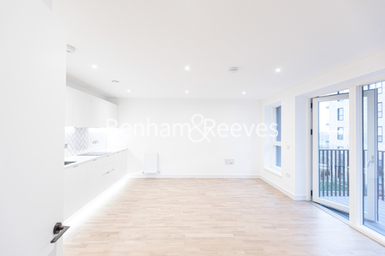 2 bedrooms flat to rent in Greenleaf Walk, Southall, UB1-image 7