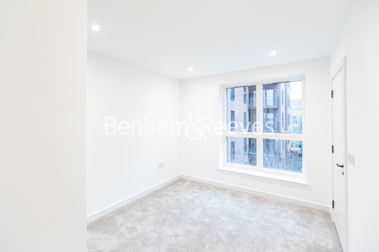 2 bedrooms flat to rent in Greenleaf Walk, Southall, UB1-image 14