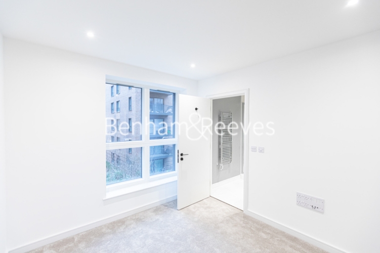 2 bedrooms flat to rent in Greenleaf Walk, Southall, UB1-image 15