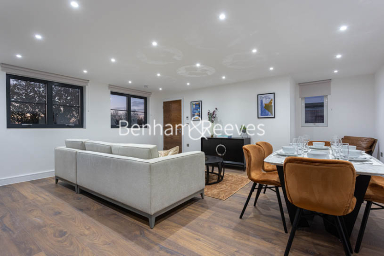 4  bedrooms flat to rent in Hillcrest Road, Acton, W3-image 15