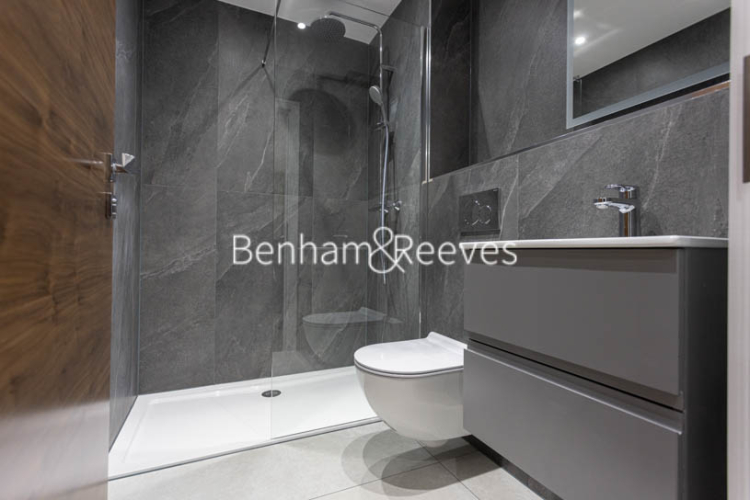 4 bedrooms flat to rent in Hillcrest Road, Acton, W3-image 17