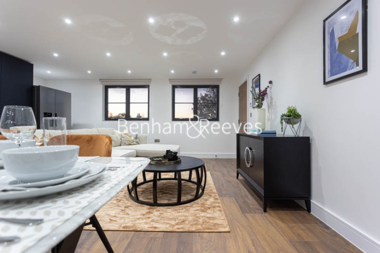 4  bedrooms flat to rent in Hillcrest Road, Acton, W3-image 19
