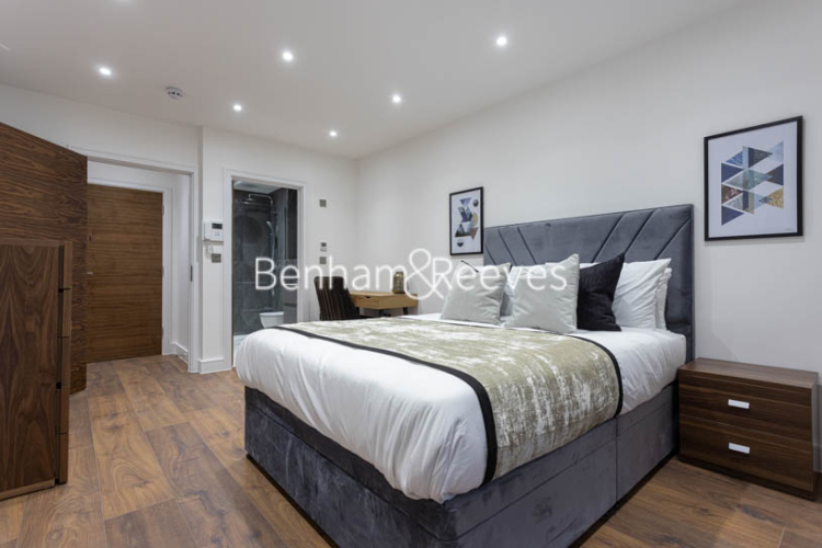 4  bedrooms flat to rent in Hillcrest Road, Acton, W3-image 21