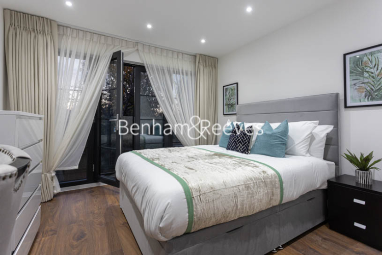 4  bedrooms flat to rent in Hillcrest Road, Acton, W3-image 26