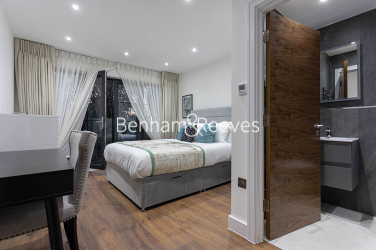 4  bedrooms flat to rent in Hillcrest Road, Acton, W3-image 29