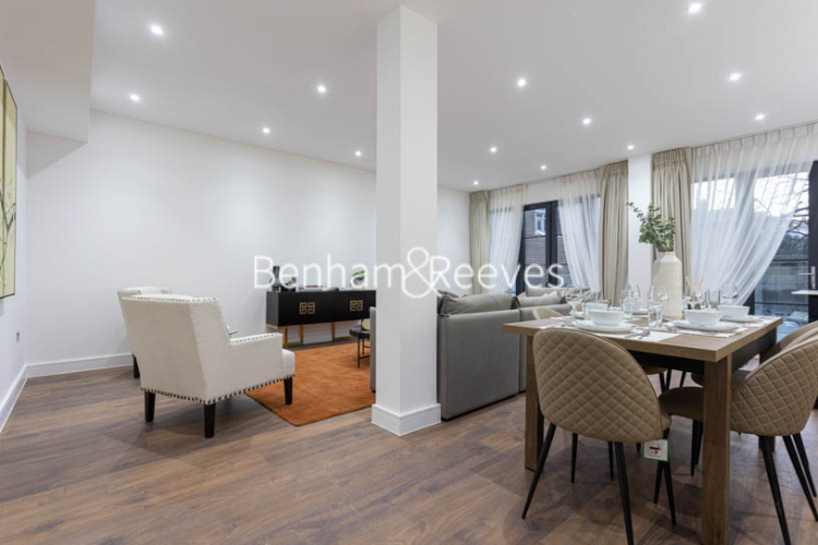 4 bedrooms flat to rent in Hillcrest Road, Acton, W3-image 10