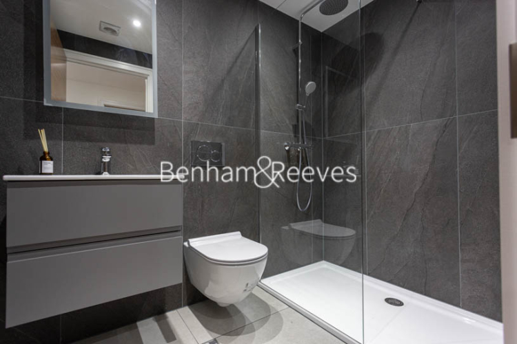 4  bedrooms flat to rent in Hillcrest Road, Acton, W3-image 14